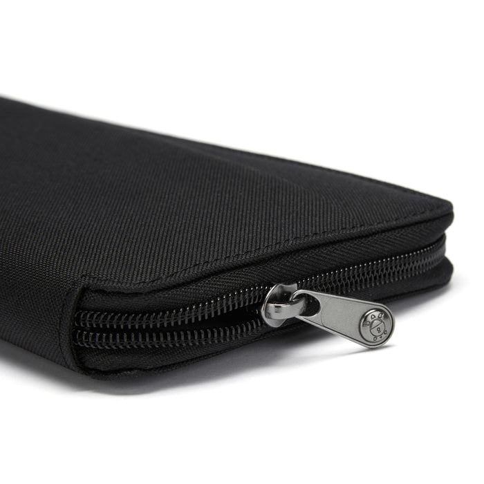 Pacsafe RFIDsafe RFID blocking travel wallet