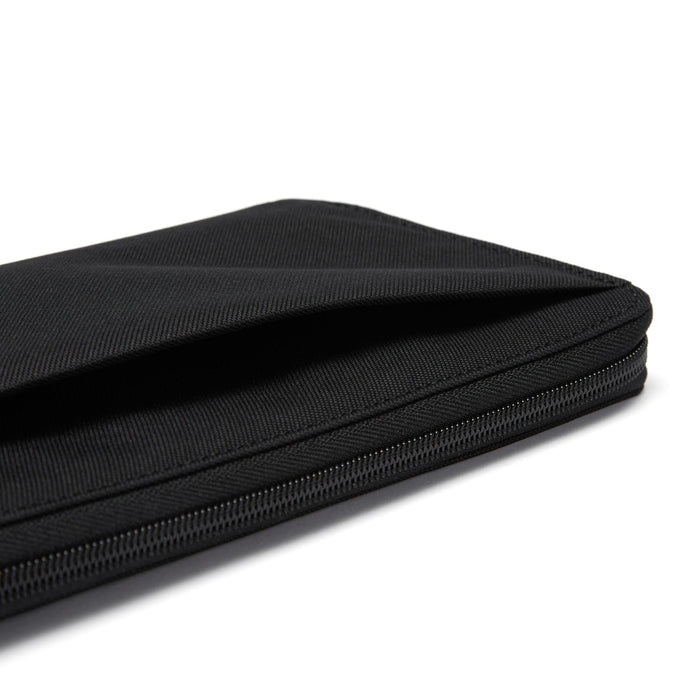 Pacsafe RFIDsafe RFID blocking travel wallet