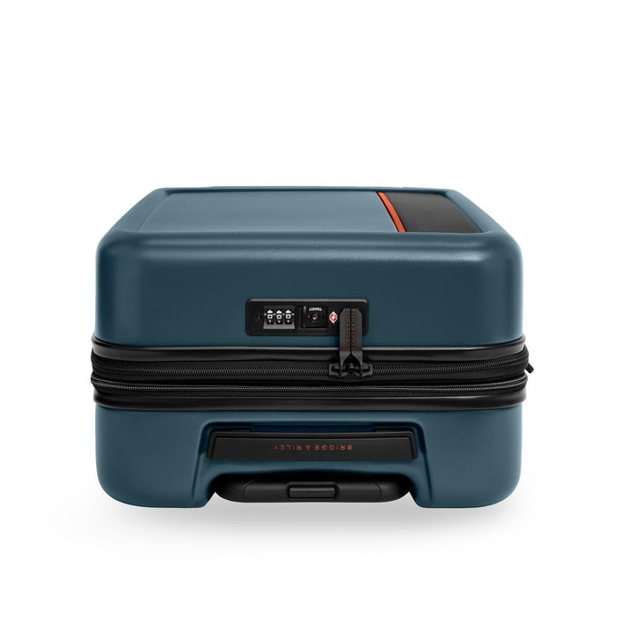 Essential 22“ Hardside Carry-On Expandable Spinner